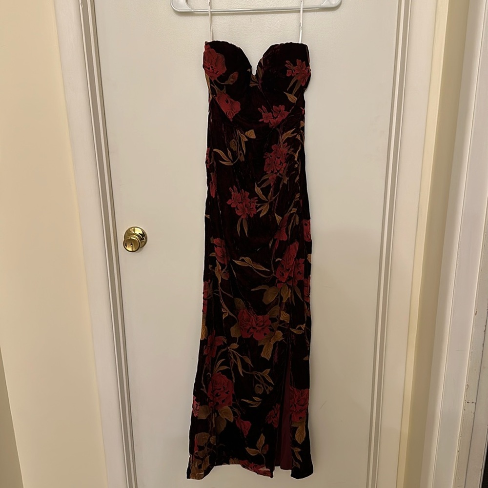 Lulu’s Burgundy Velvet Strapless Dress Size XS